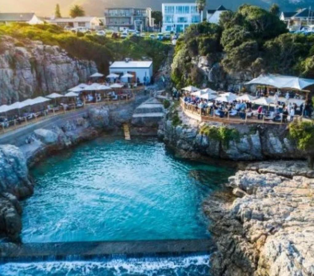 Вілла Hermanus Flower House Екстер'єр фото